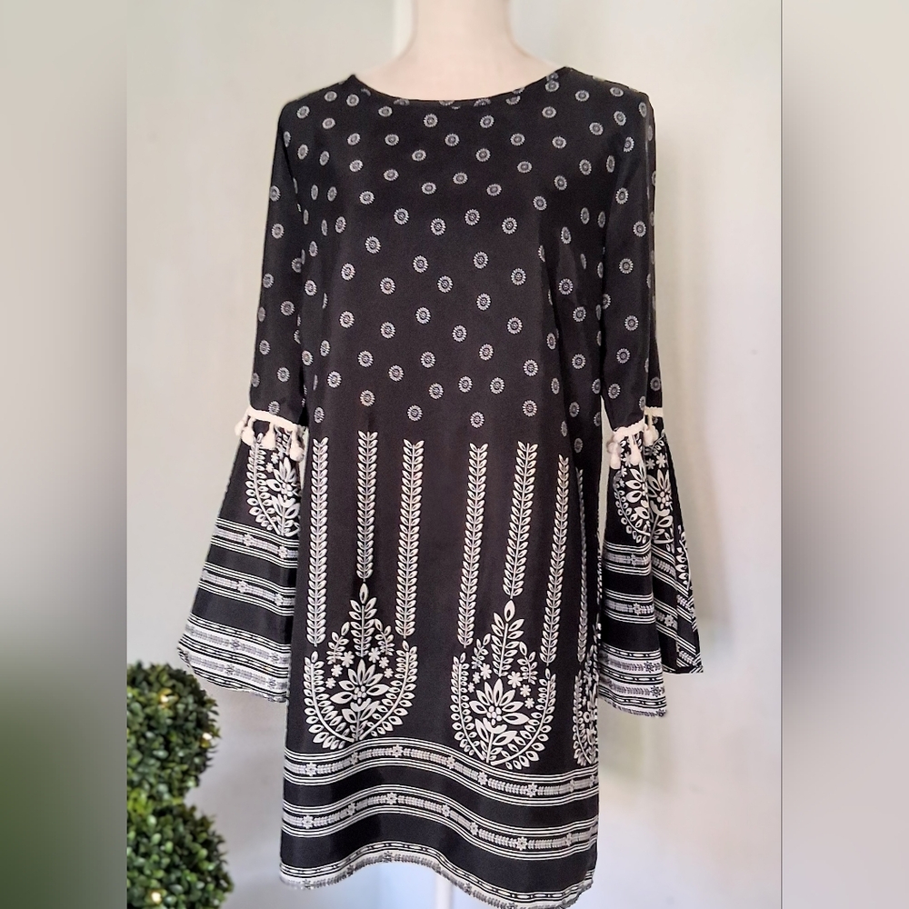 Black & White Blouse - Pom Pom Banded Sleeves - Open Sleeves - Large - Picture 7 of 8